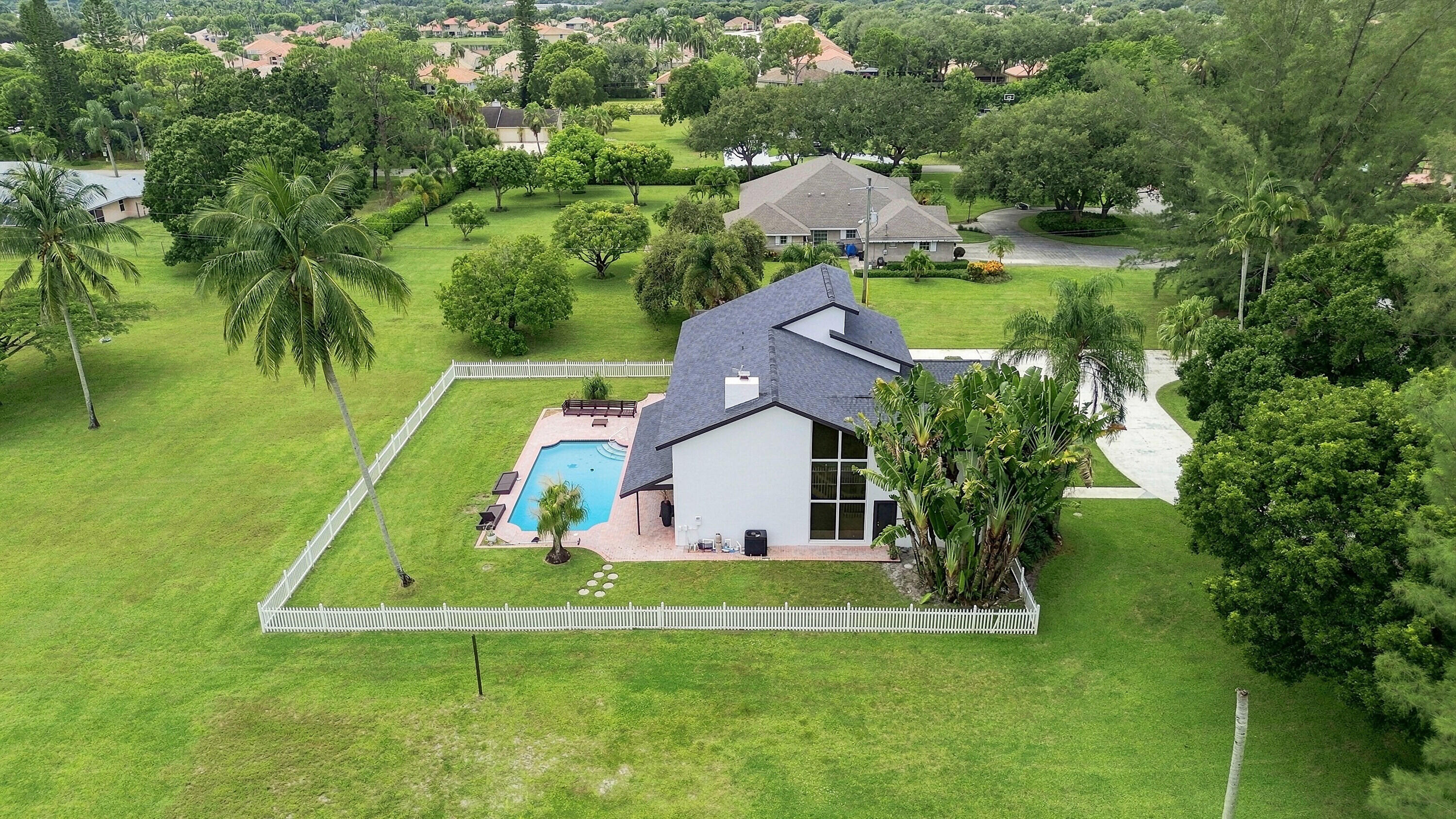 10400 W Tara Boulevard — Photo 4
