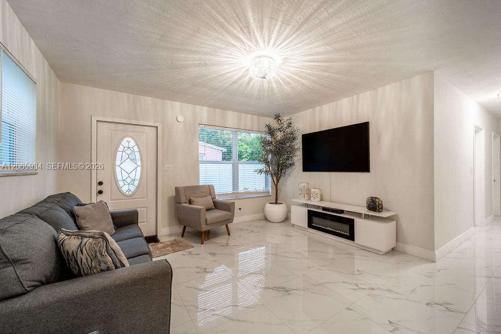 1600 N 68th Ave, Hollywood FL 33024