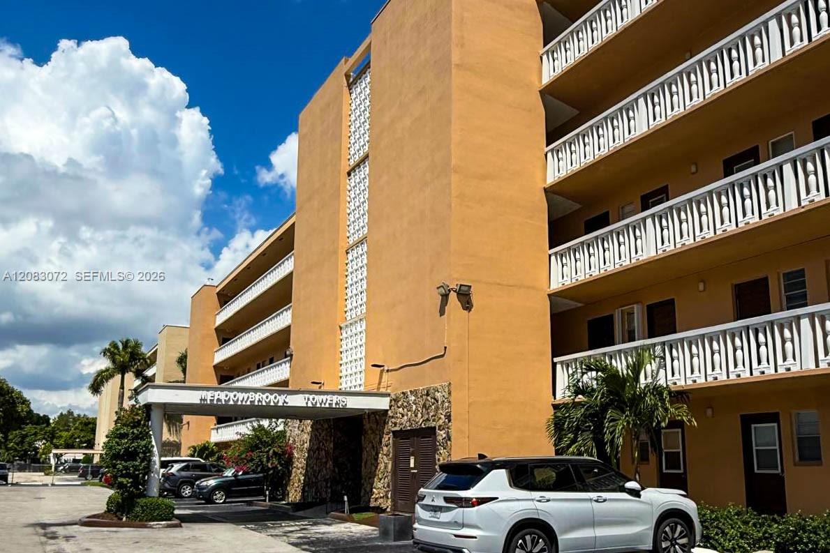 301 NE 14th Ave # 504, Hallandale Beach FL 33009