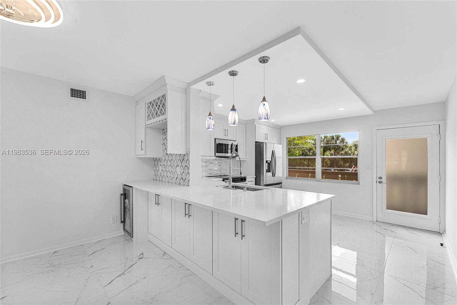 2303 Lucaya Ln # H2 — Photo 2