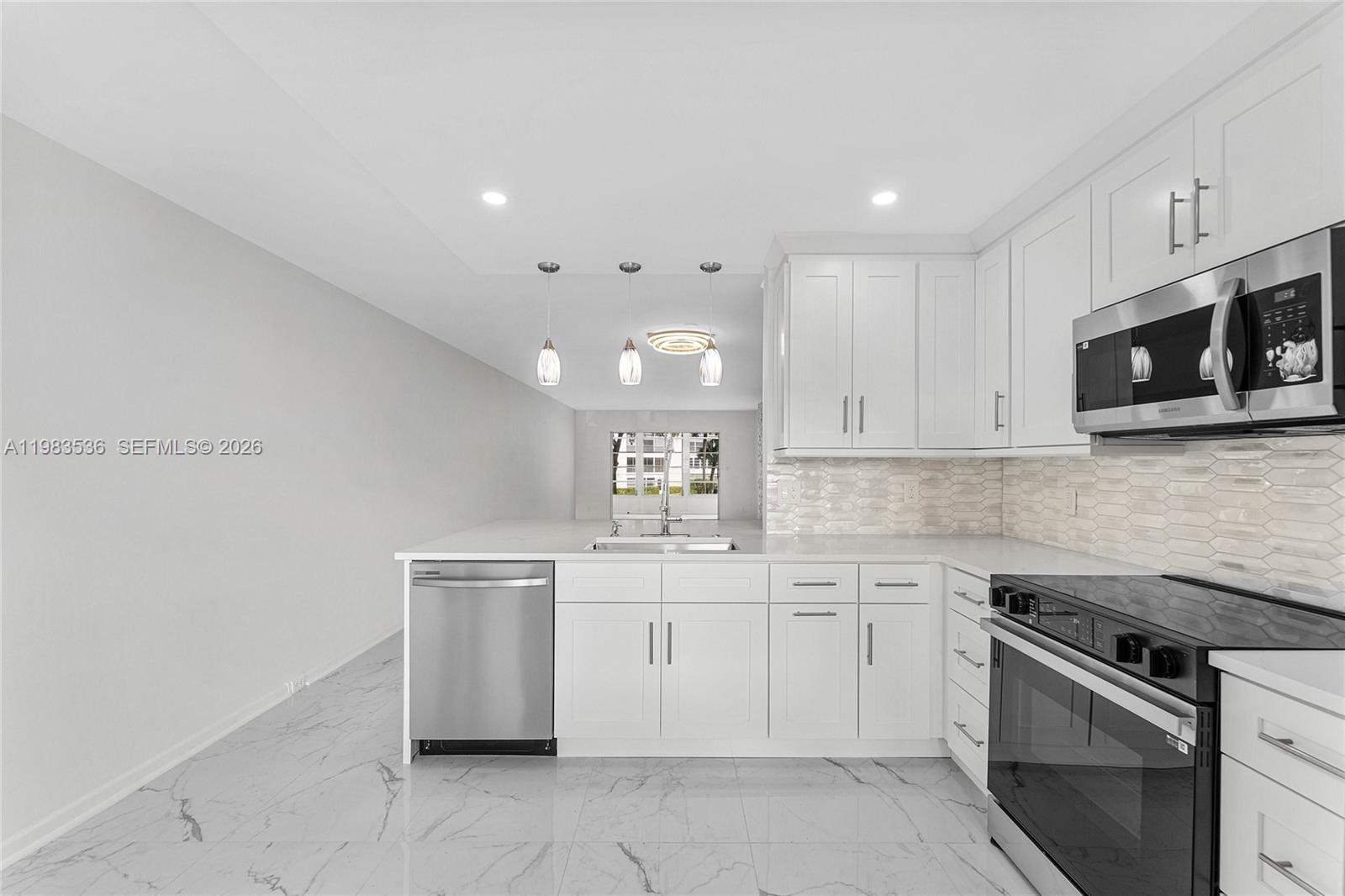 2303 Lucaya Ln # H2 — Photo 3