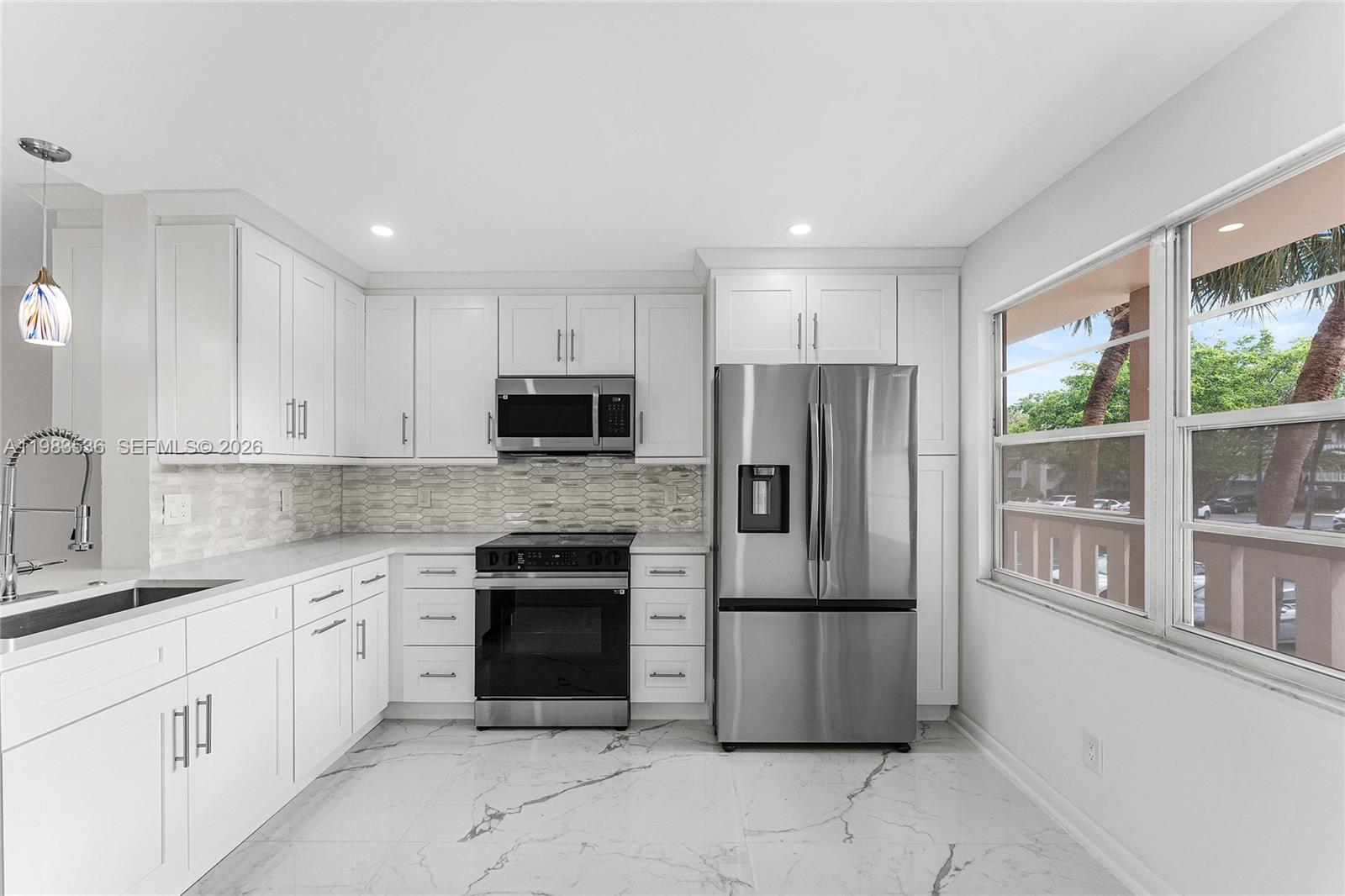 2303 Lucaya Ln # H2 — Photo 4