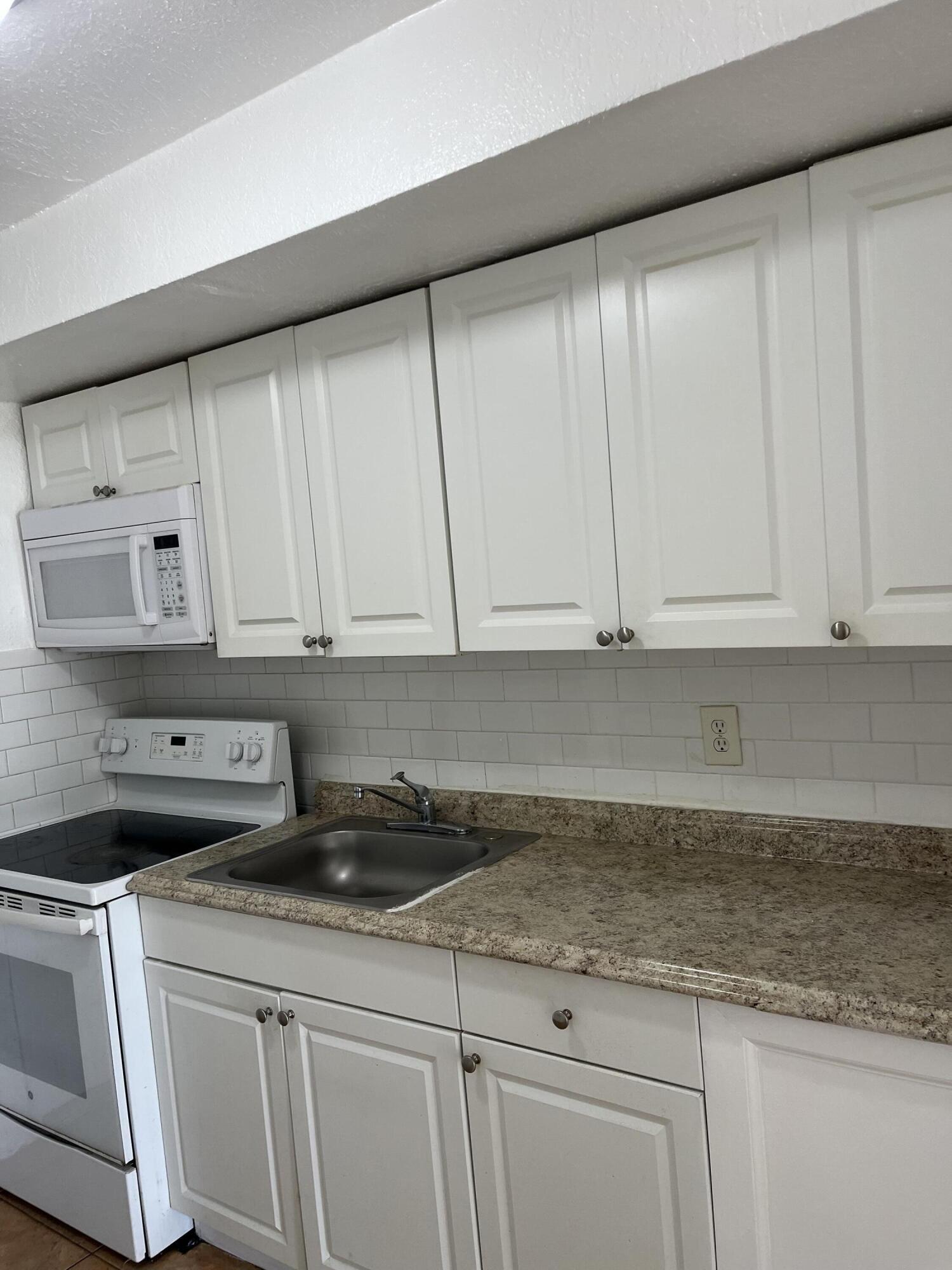 610 NW 7th Avenue — Photo 3