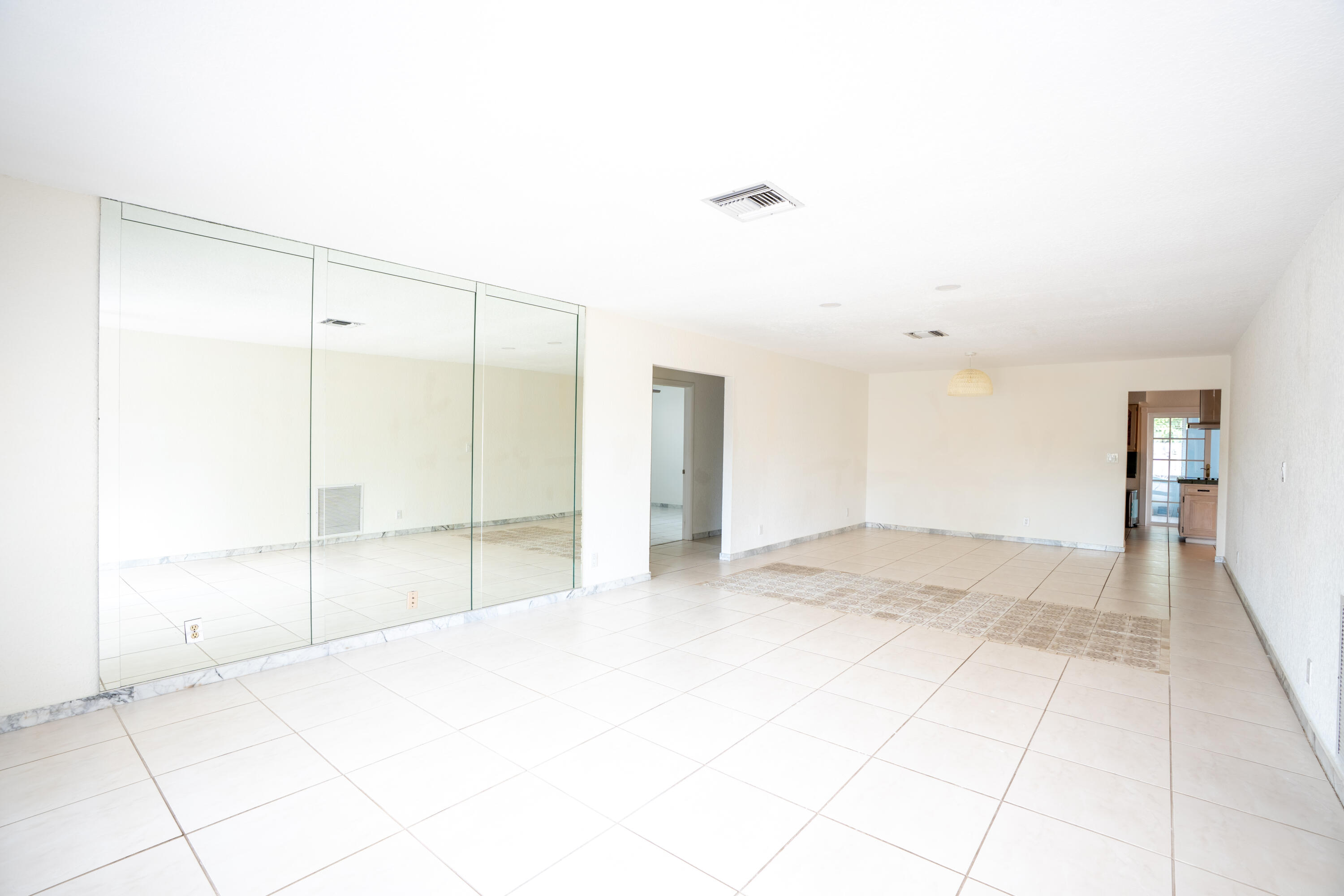 17 SE 8TH Terrace — Photo 4