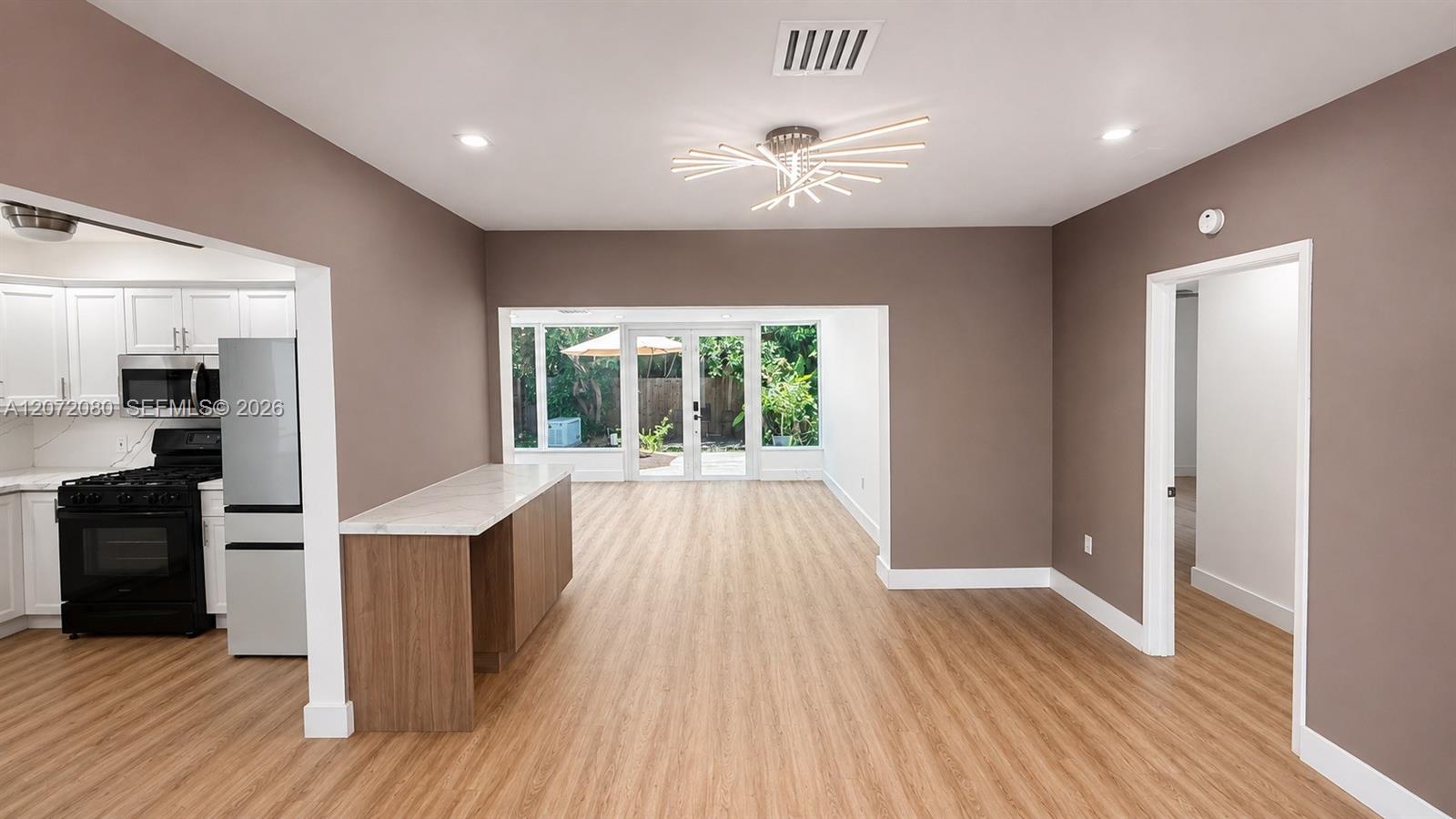 8819 Dickens Ave — Photo 4