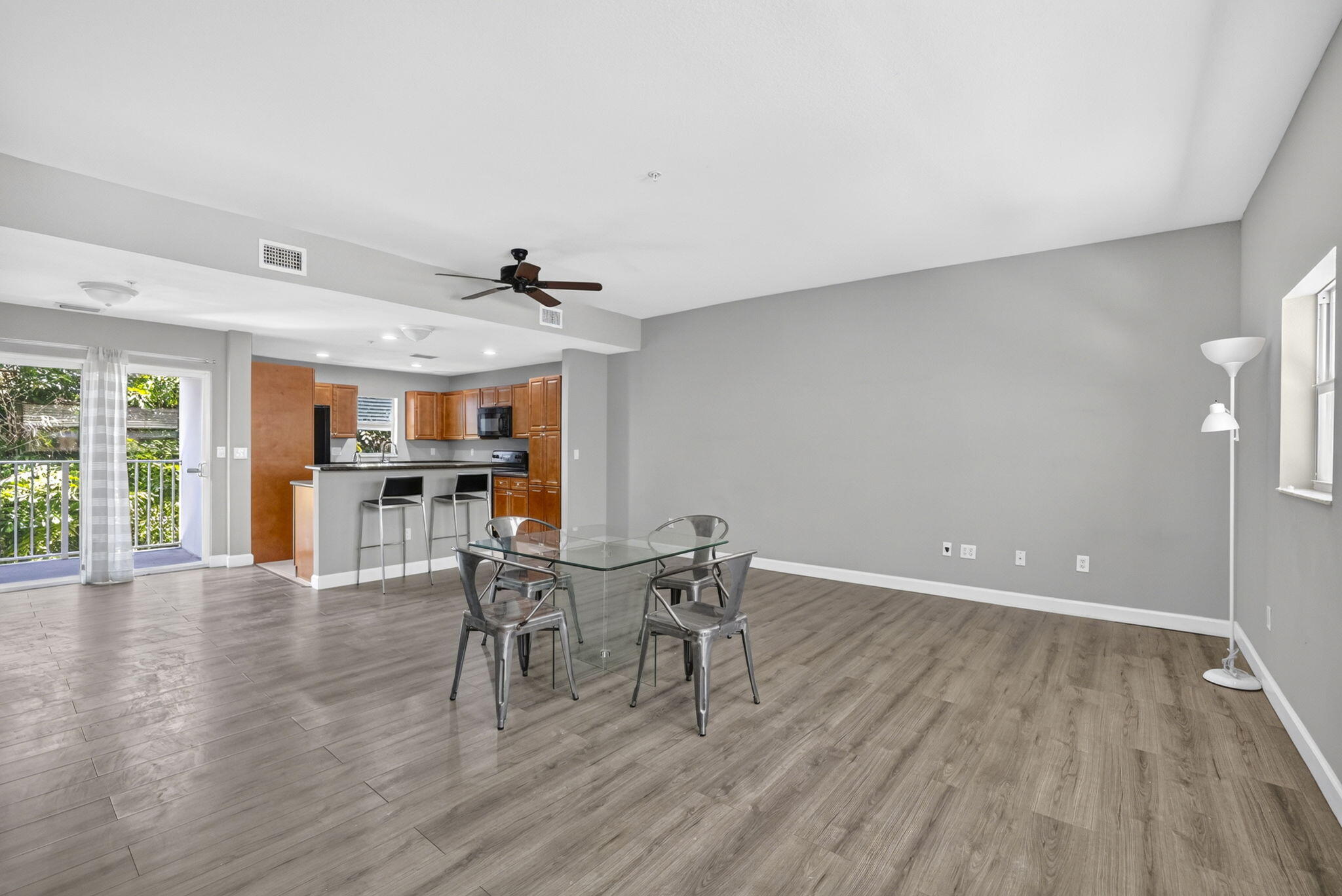 433 NE 1ST Street — Photo 4