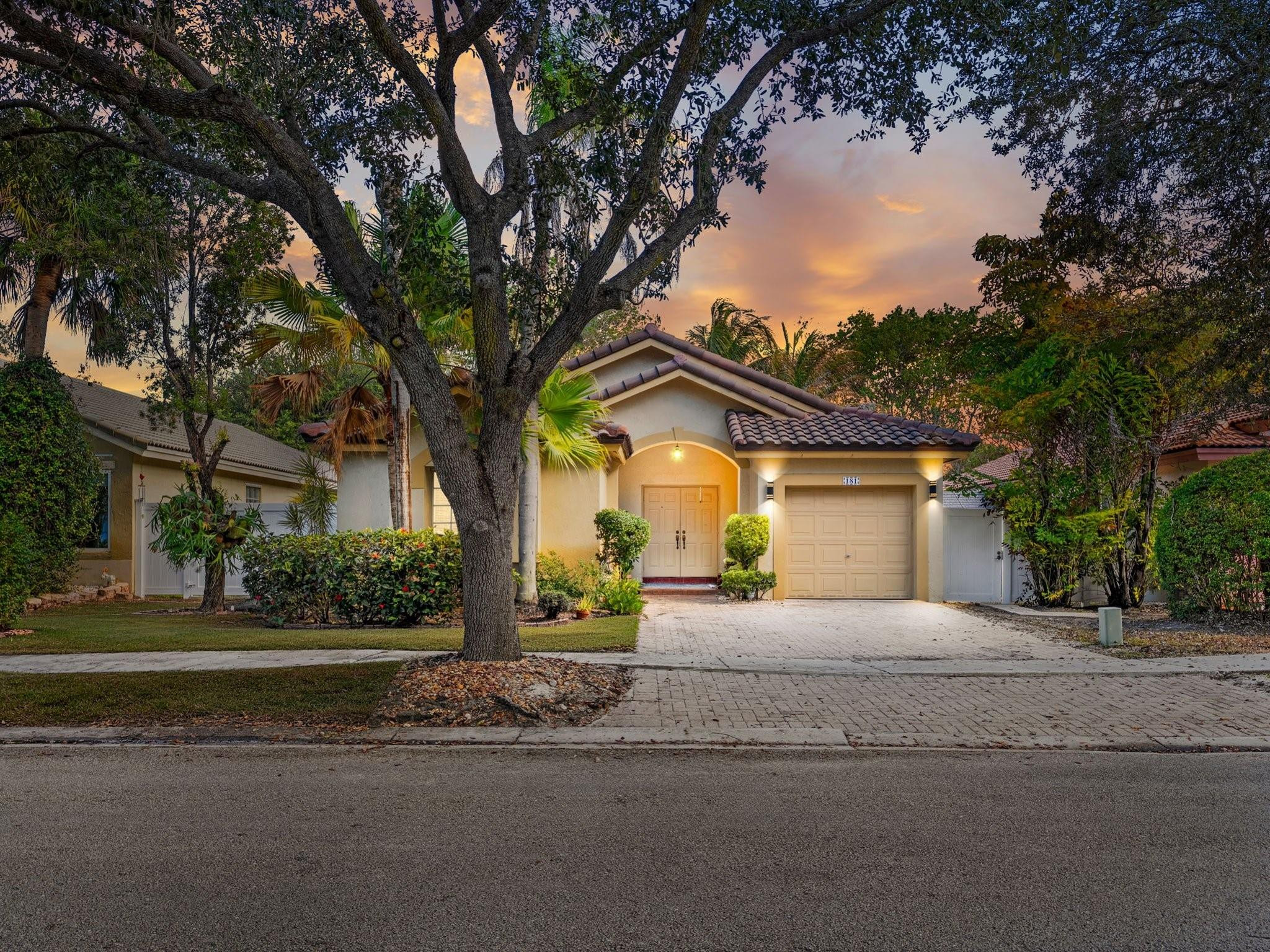 181 SW 203rd Avenue, Pembroke Pines FL 33029