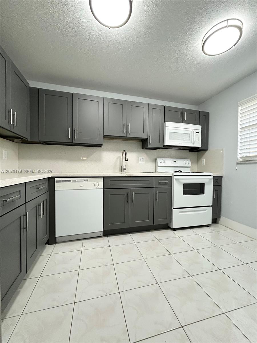 3253 Foxcroft Rd # G110 — Photo 2