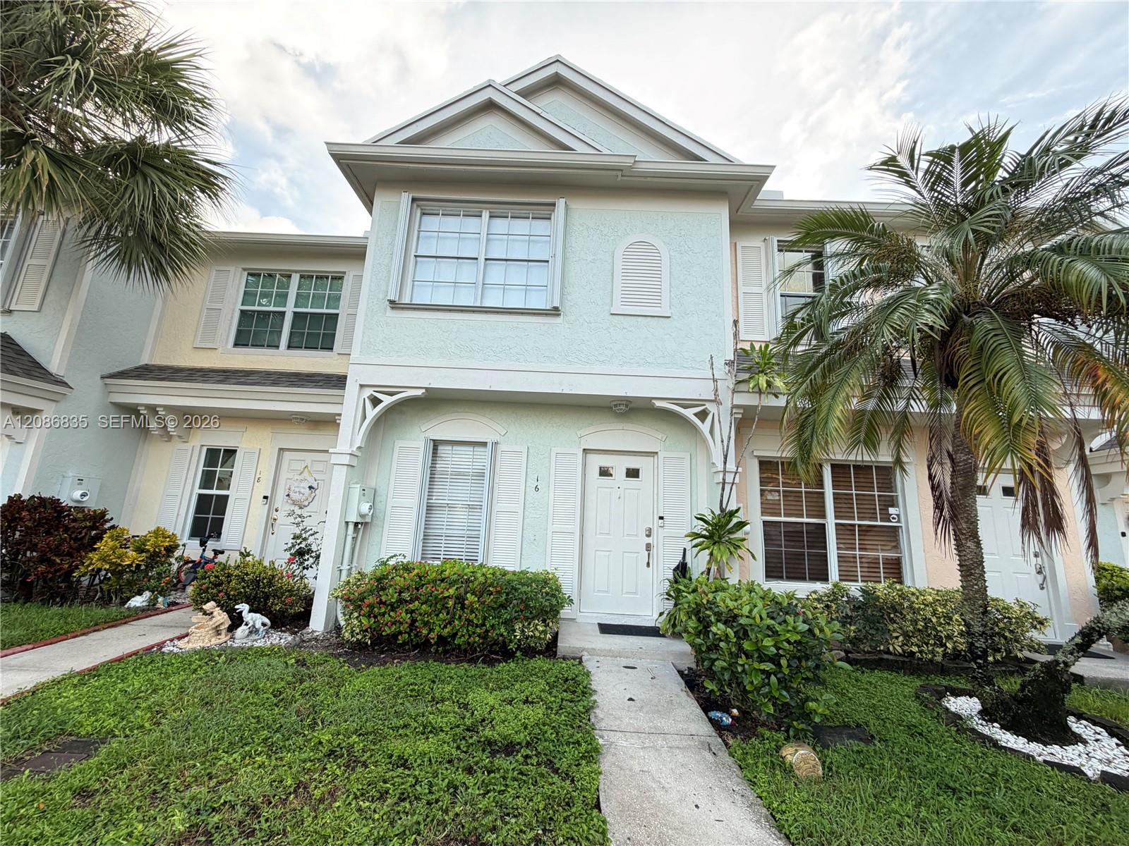 16 Key West Ct — Photo 2