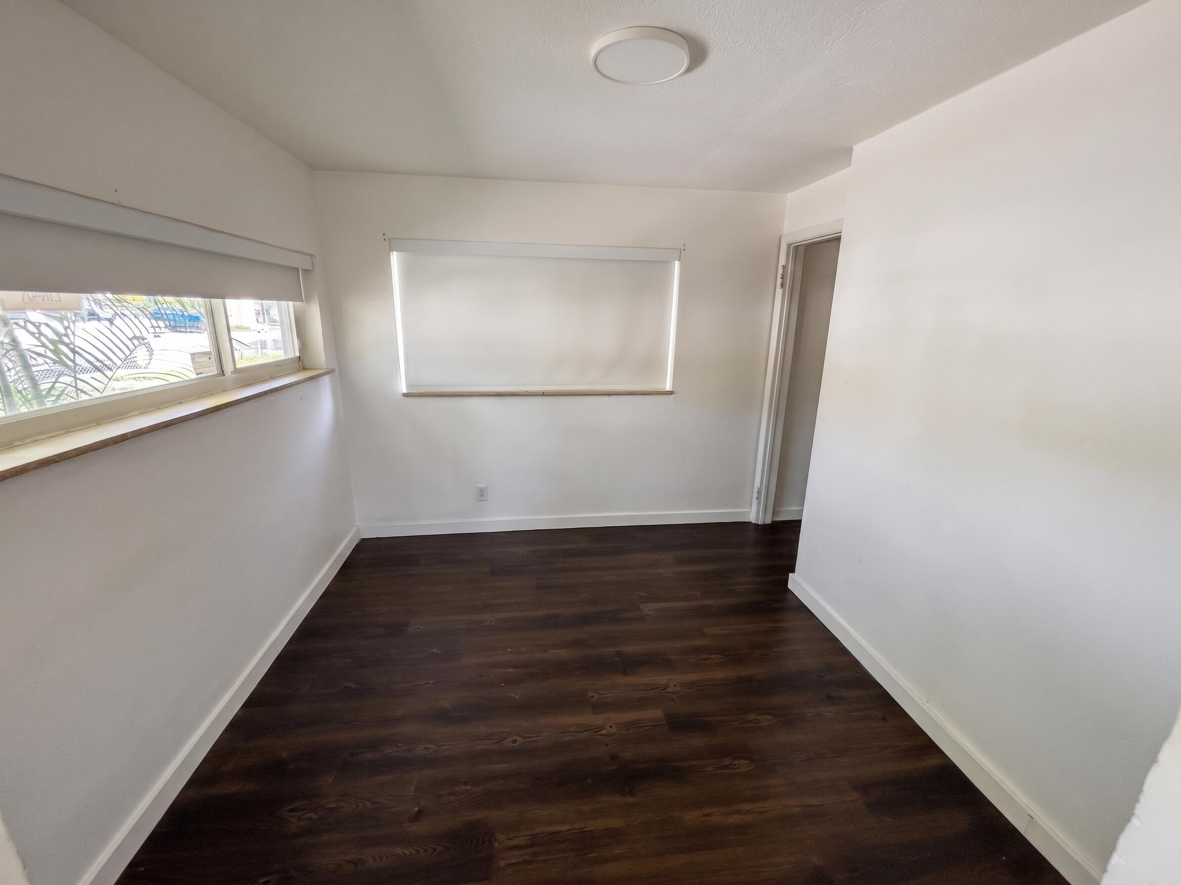 1711 N 17TH Court # B — Photo 2