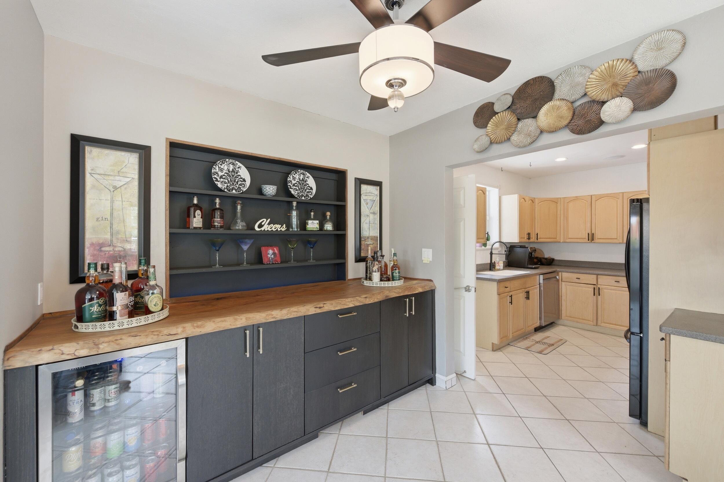 1421 SW 20 Street — Photo 3