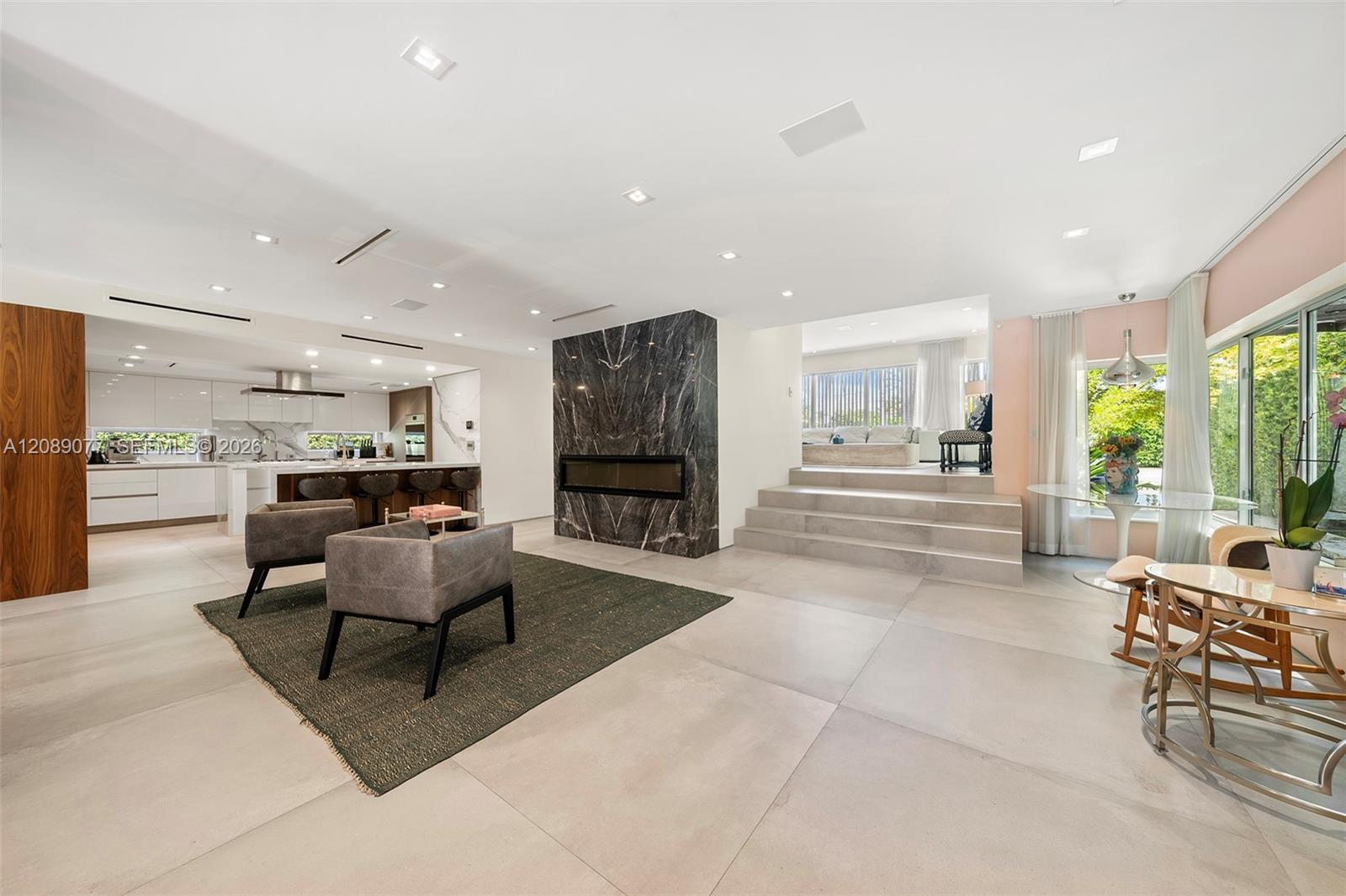 110 Venetian Way — Photo 4