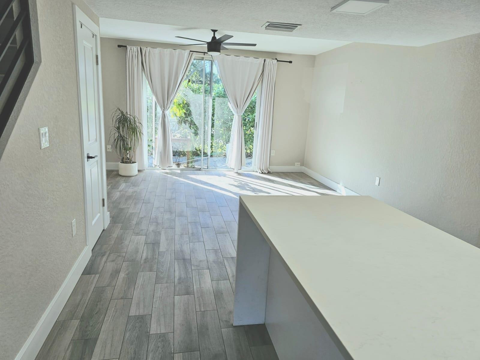 1102 E Jeffery Street — Photo 3