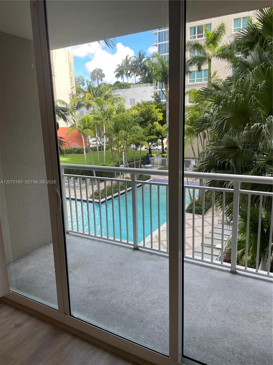 2000 N Bayshore Dr # 205 — Photo 2