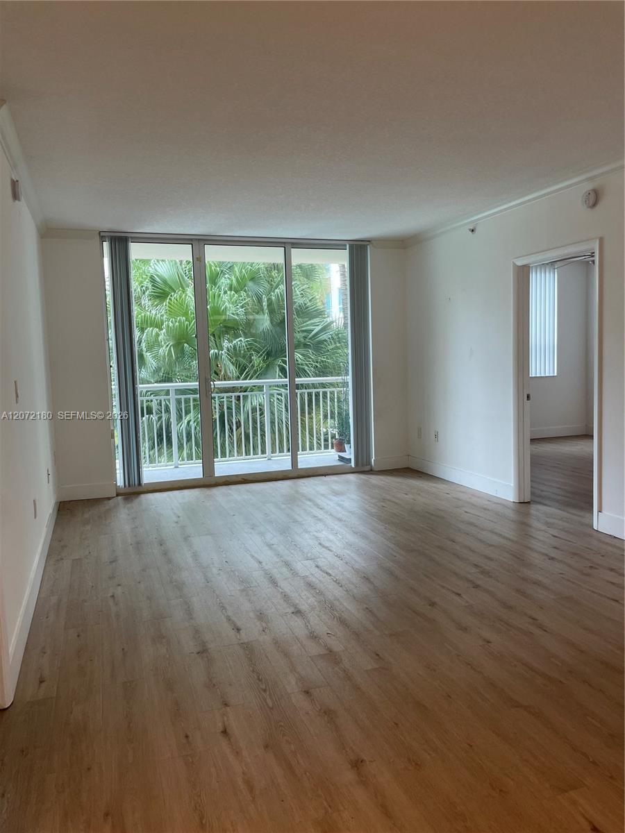 2000 N Bayshore Dr # 205 — Photo 3