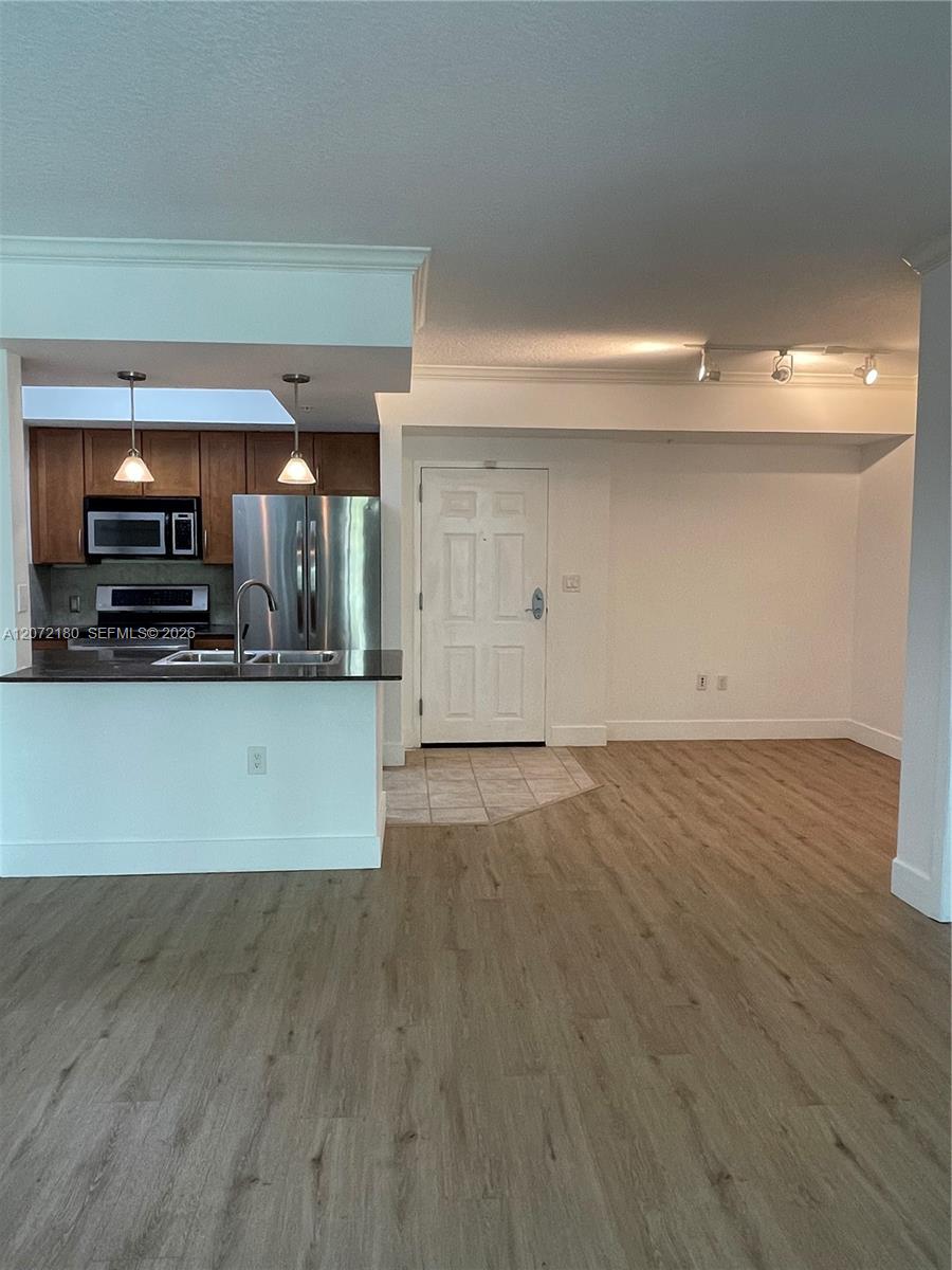 2000 N Bayshore Dr # 205 — Photo 4