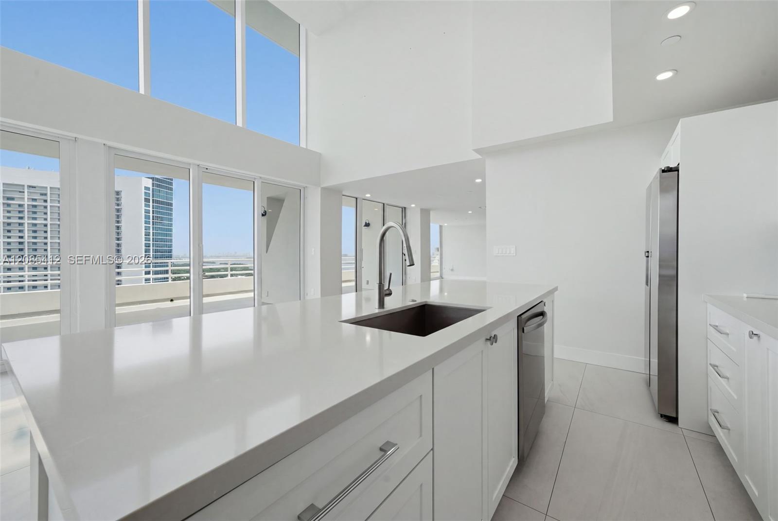 555 NE 34th St # PH4 — Photo 2