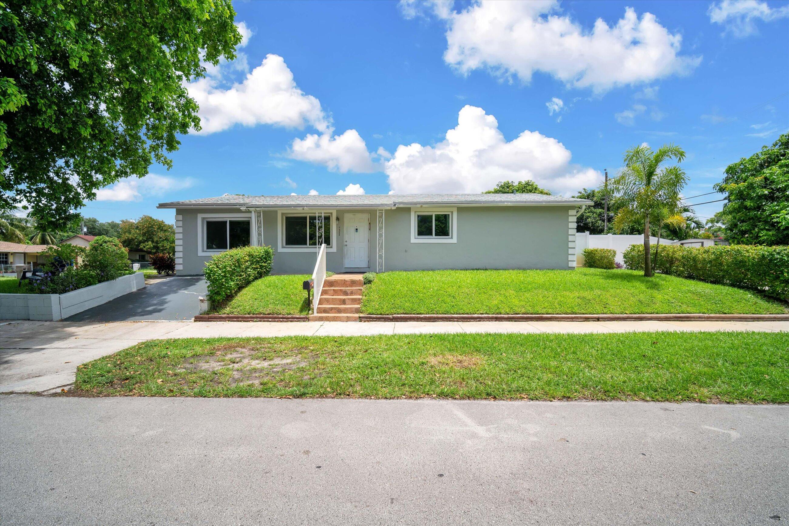 7321 Cody Street, Hollywood FL 33024