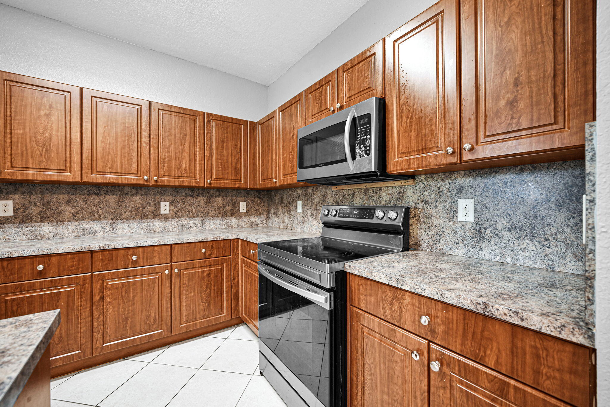 603 W SANTA CATALINA Circle # 603 — Photo 2