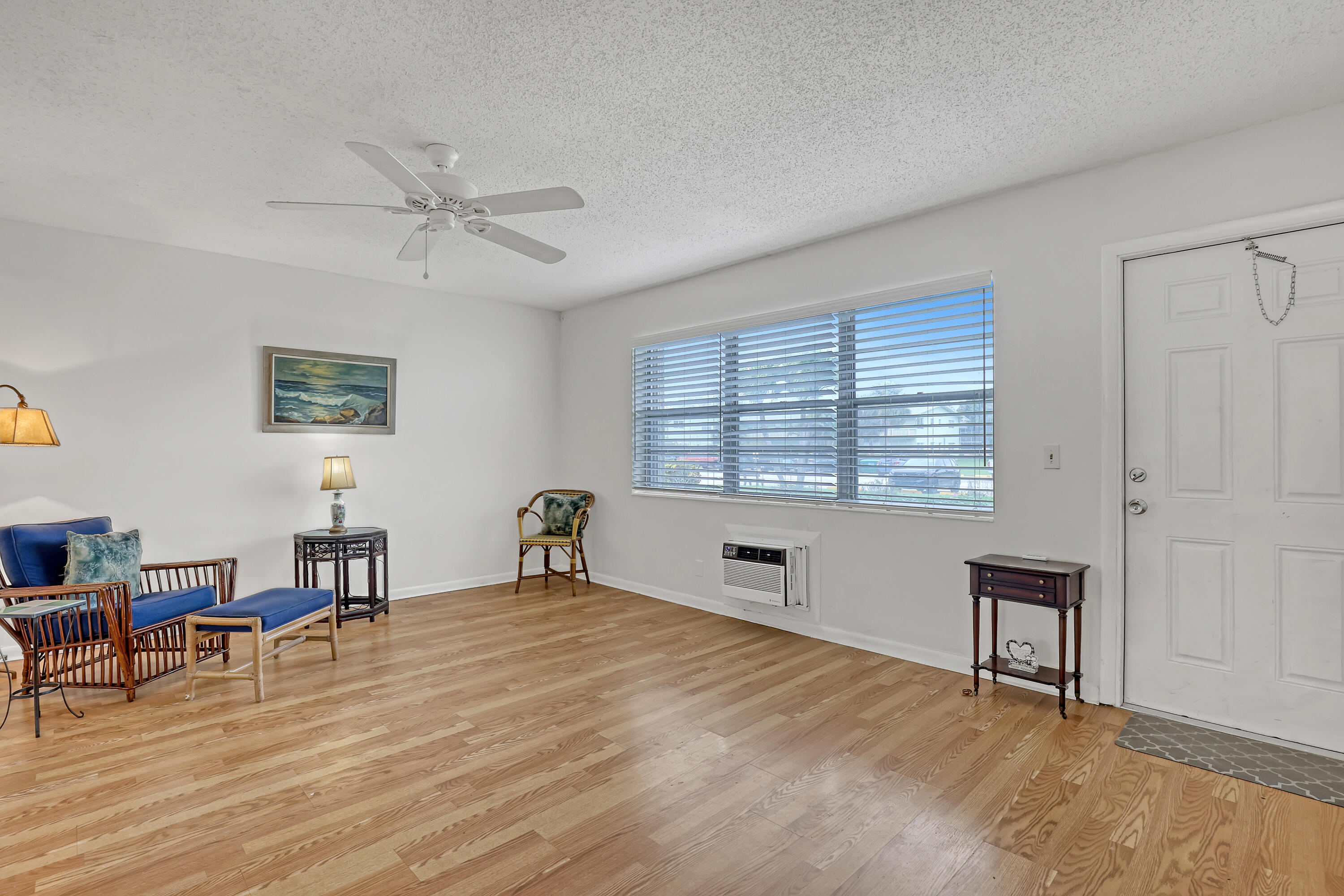 171 Norwich H — Photo 3