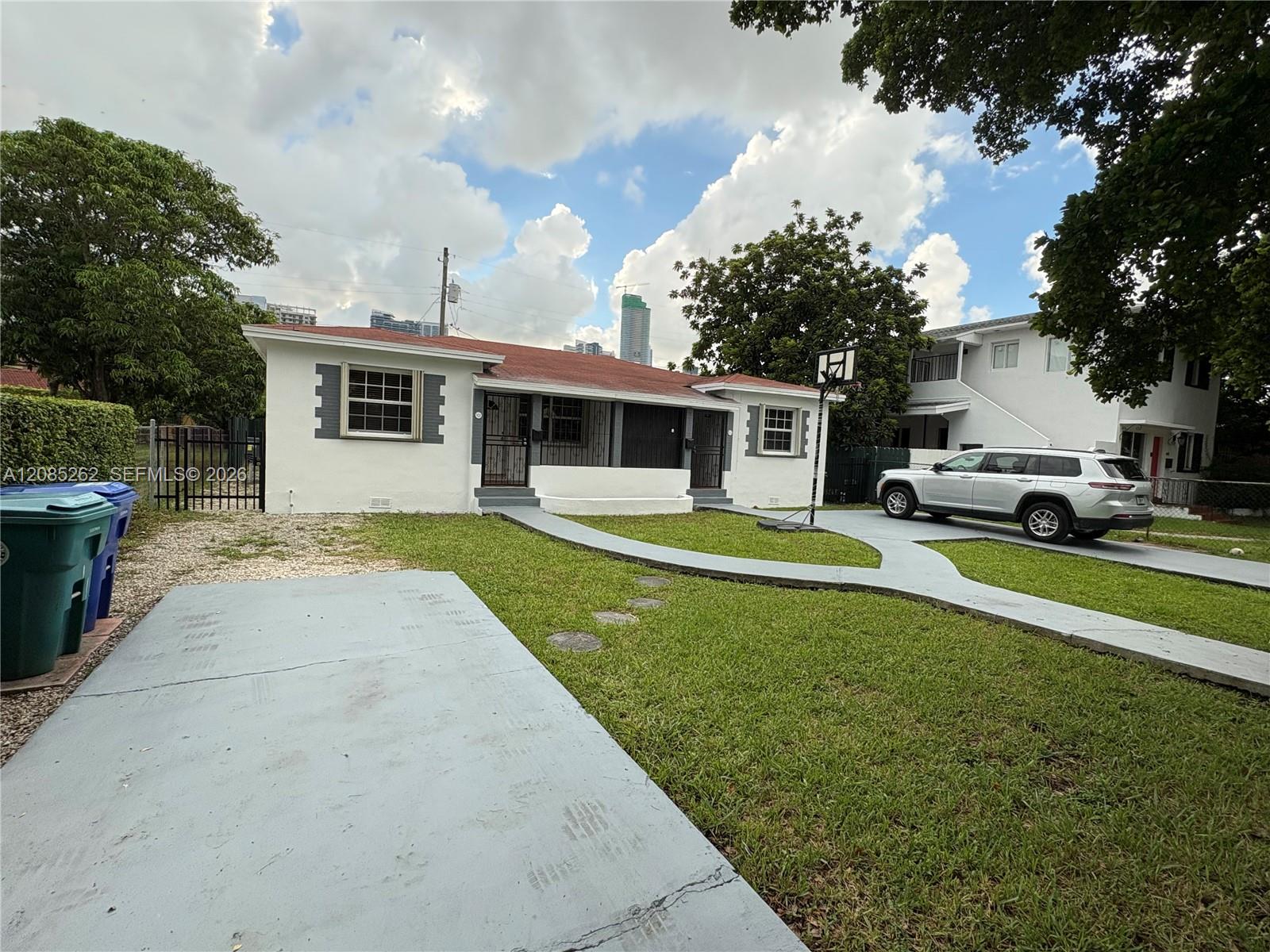 931 SW 6th Ave # 931 — Photo 3