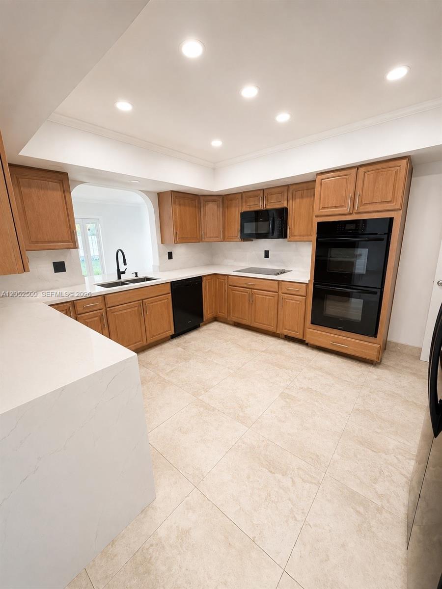 3710 N 54th Ave — Photo 4