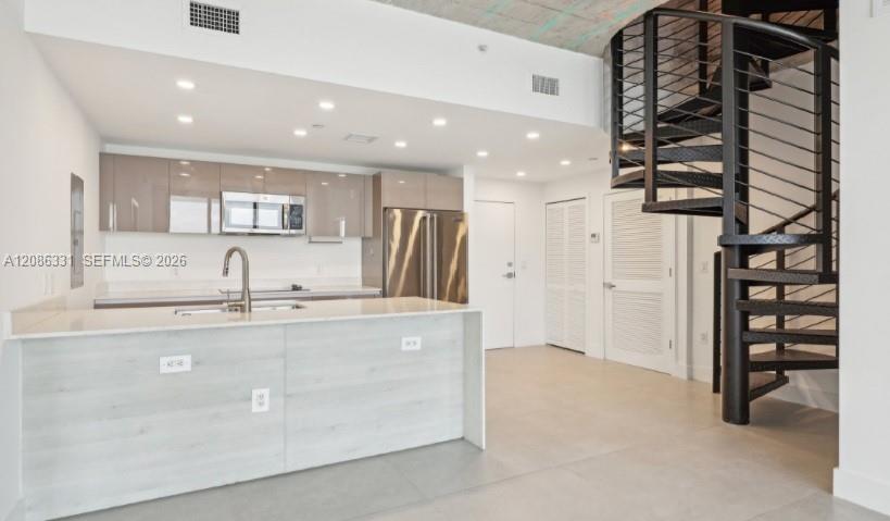 13800 Highland Dr # PH02 — Photo 3