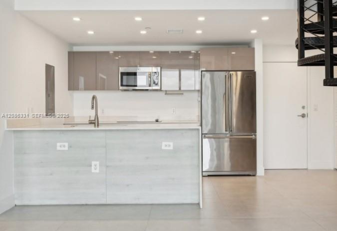 13800 Highland Dr # PH02 — Photo 4