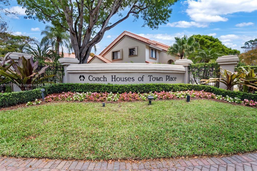 5800 Coach House Cir # E, Boca Raton FL 33486