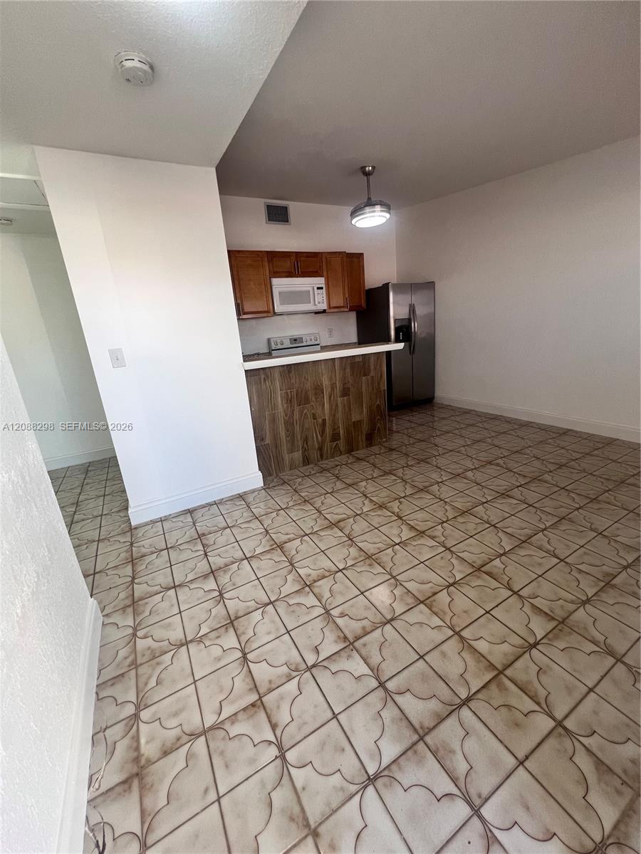 1615 SW 137th Pl # 1 — Photo 3