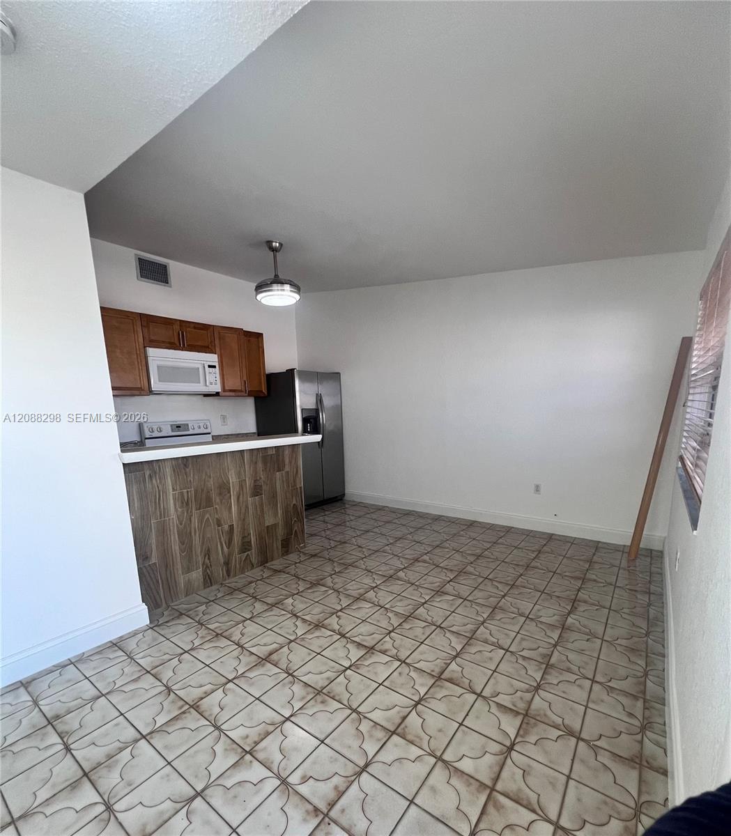 1615 SW 137th Pl # 1 — Photo 4
