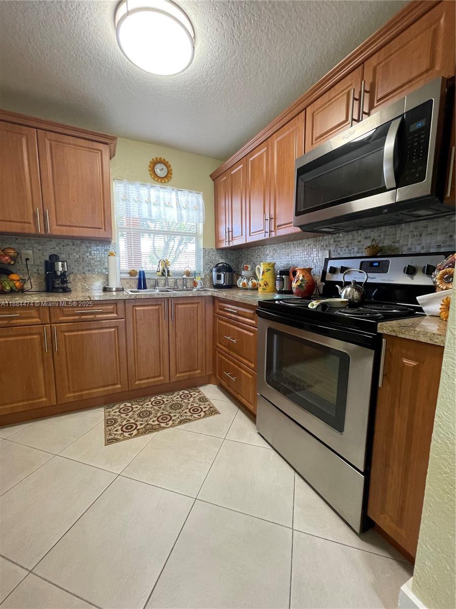 9041 Sunrise Lakes Blvd # 108 — Photo 2