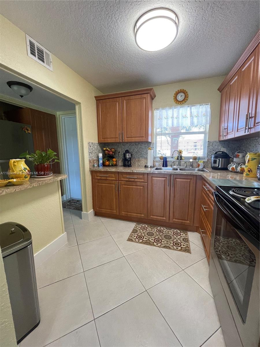 9041 Sunrise Lakes Blvd # 108 — Photo 4