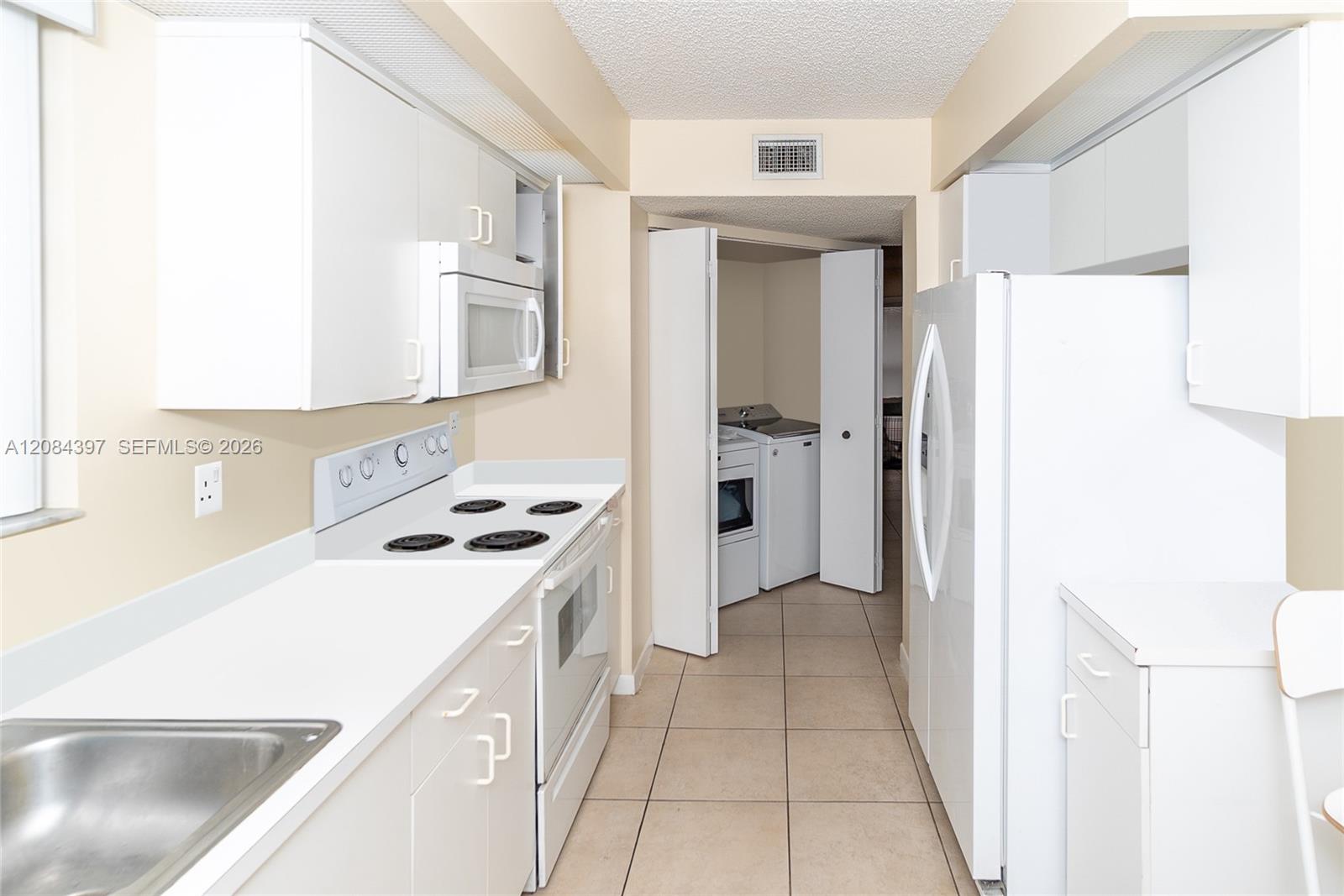 2220 SE 27th Dr # B — Photo 3