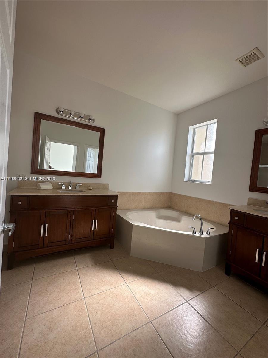 7512 NW 108th Path — Photo 4