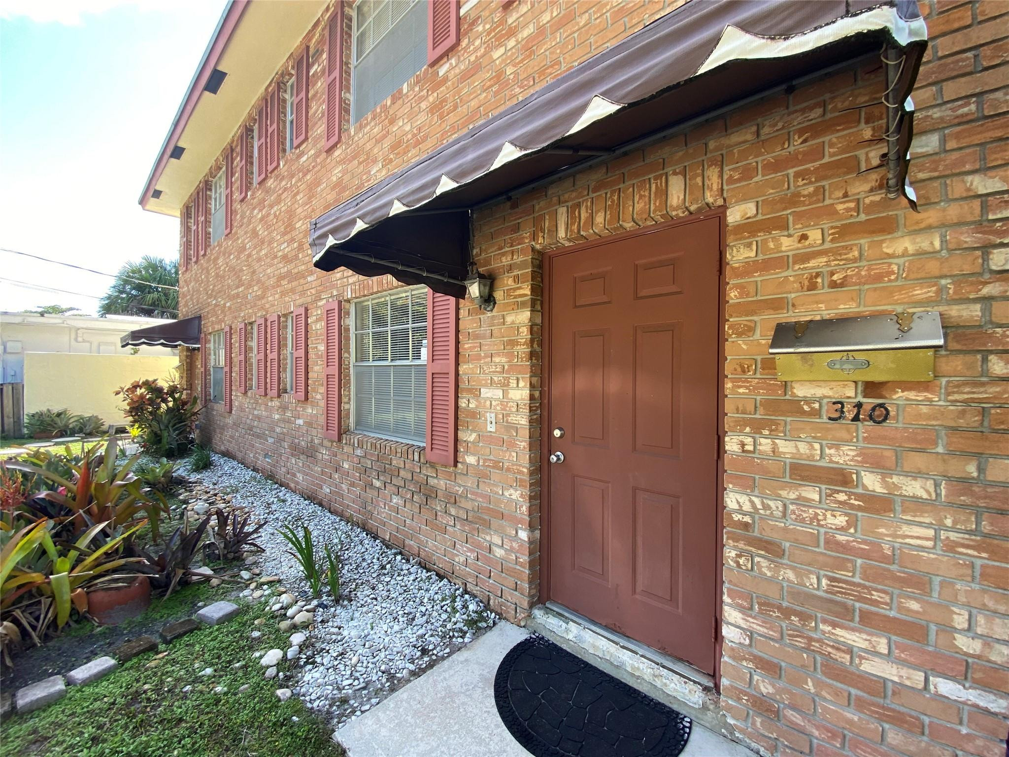 310 SW 11th Court — Photo 2