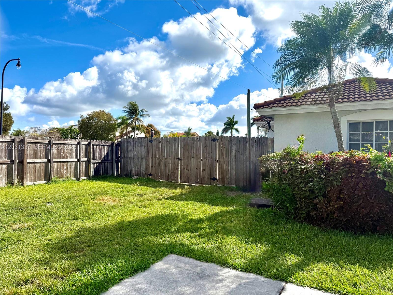18003 SW 138th Ct — Photo 2