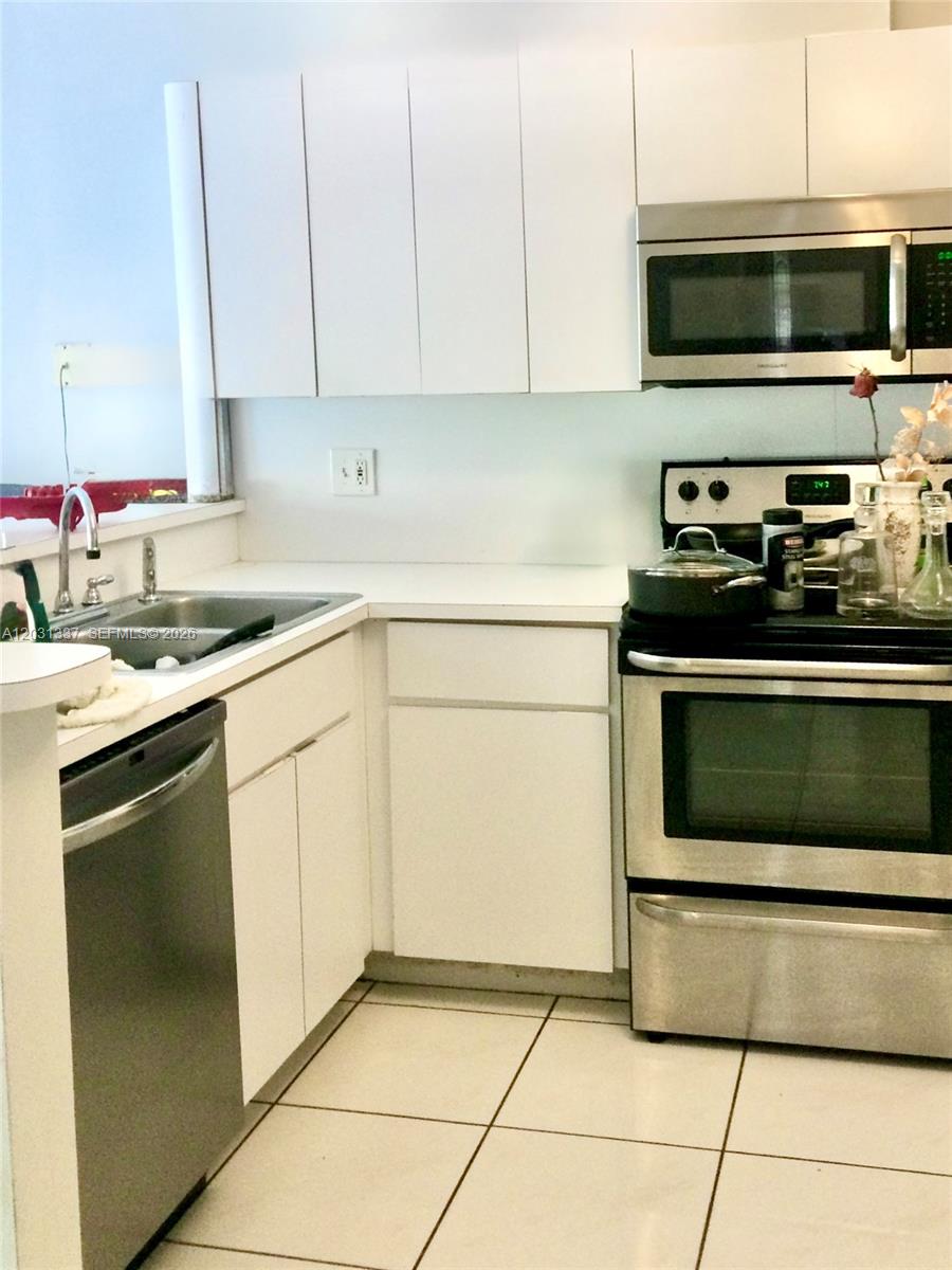 18003 SW 138th Ct — Photo 5
