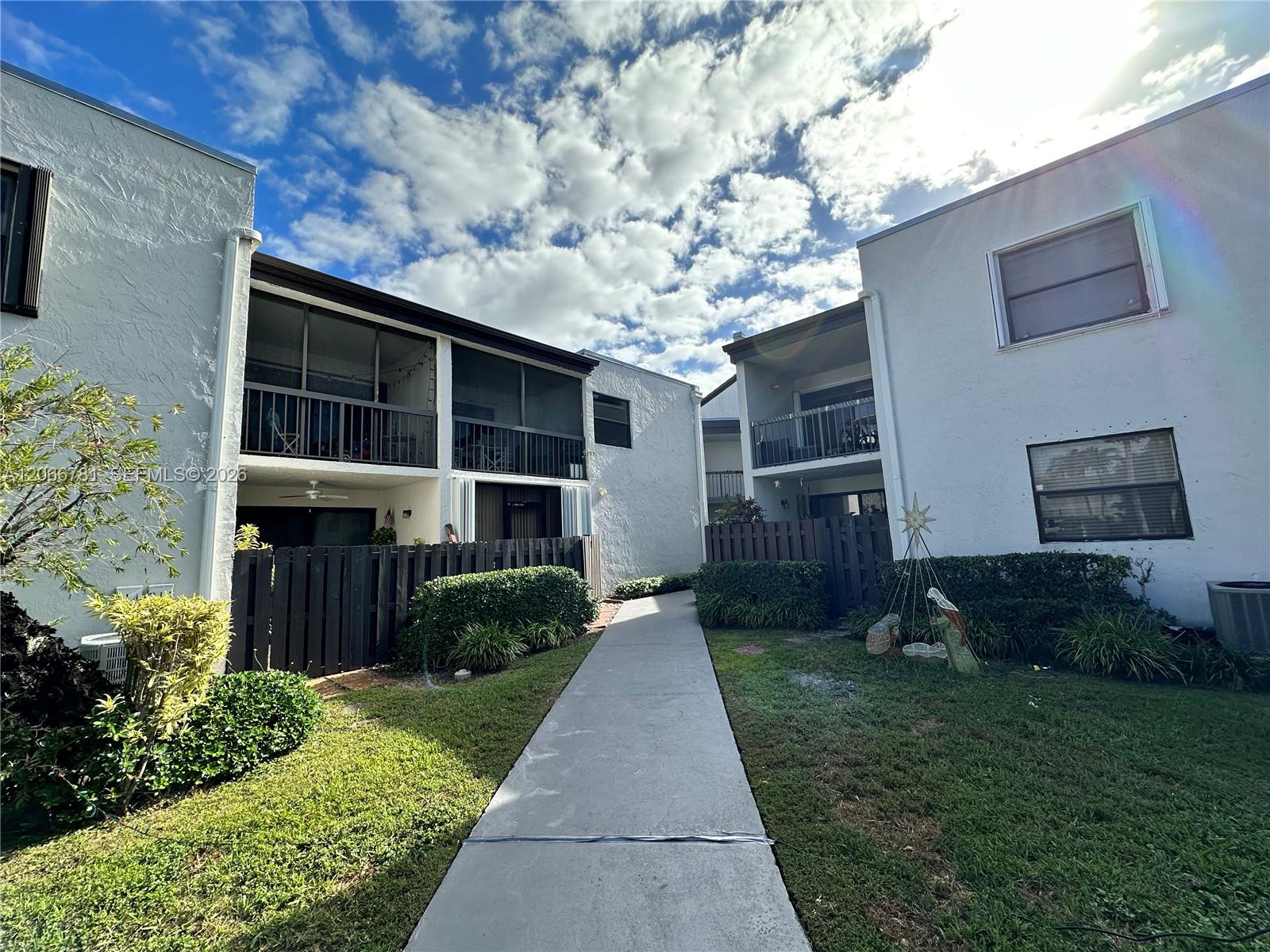 9427 Fontainebleau Blvd # 34, Miami FL 33172