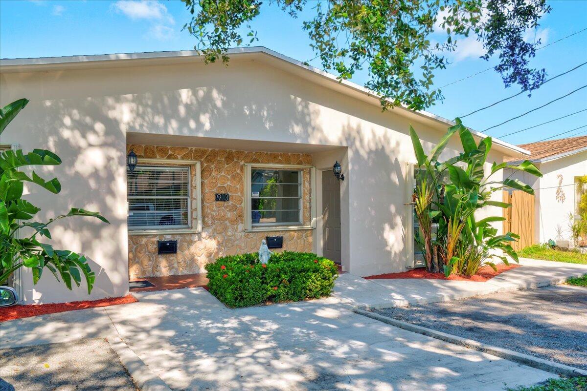 913 ORANGE Isle # B, Fort Lauderdale FL 33315