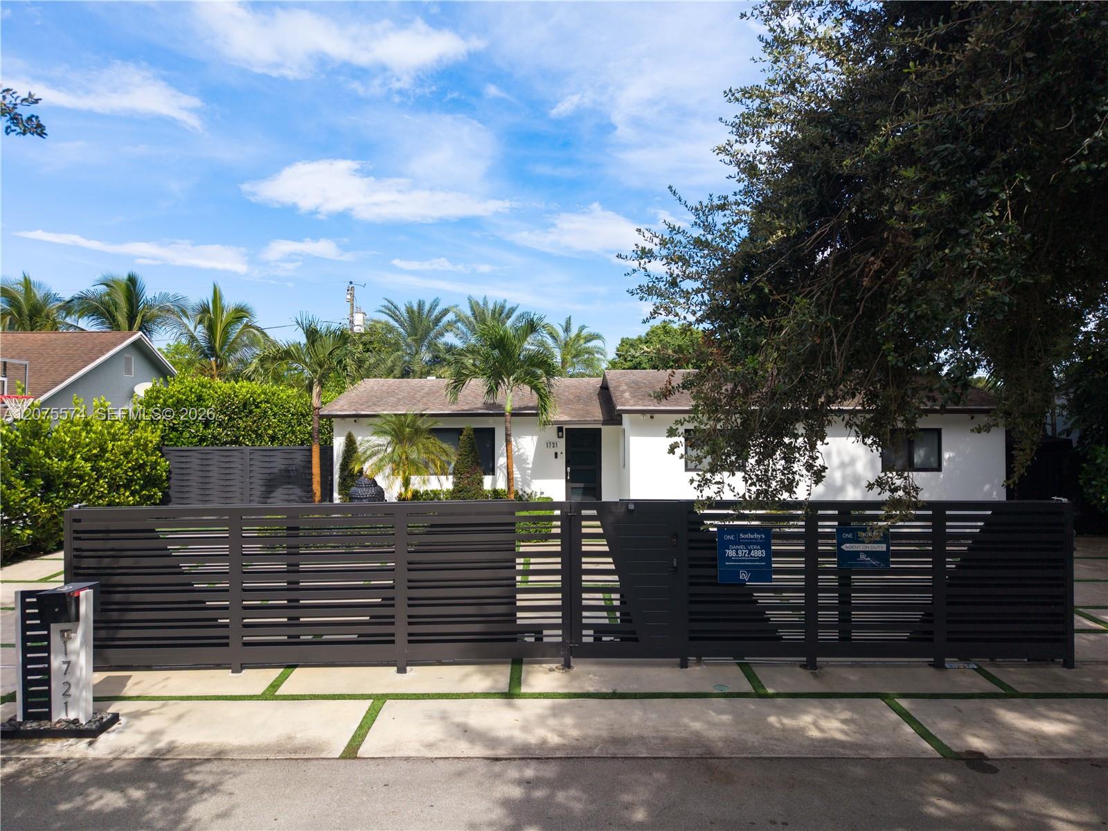 1721 SW 96th Ave — Photo 3