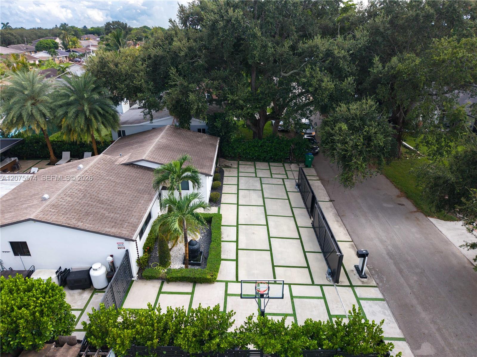 1721 SW 96th Ave — Photo 5