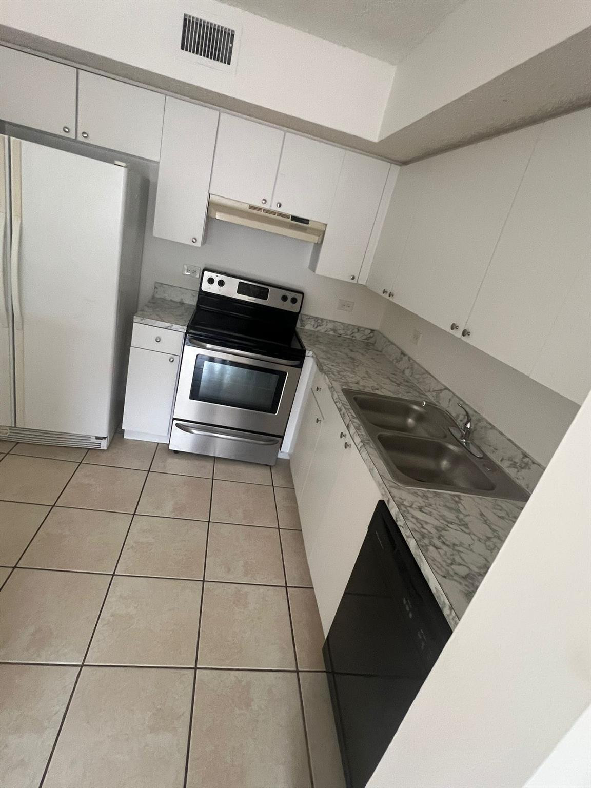 3660 N 56TH Avenue # 611 — Photo 3