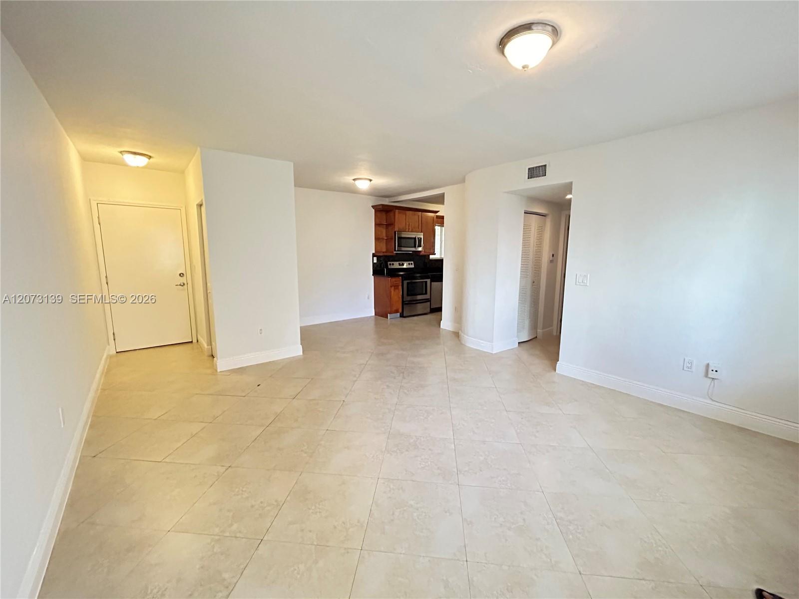 LIVING/DINNING ROOM