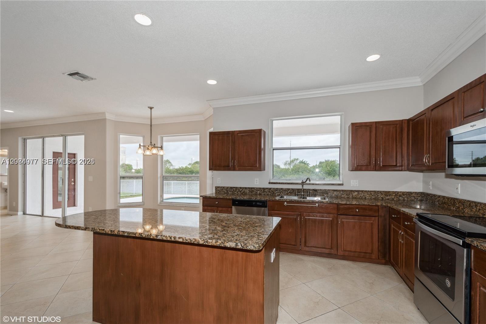 2646 SW 183 Ave — Photo 4