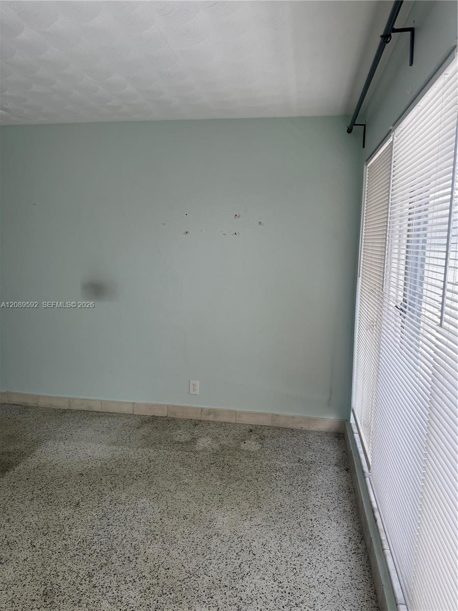 2716 NE 32nd St # 5 — Photo 4
