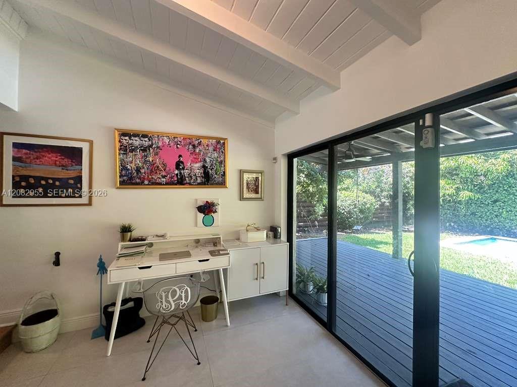 1105 Cortez St — Photo 3