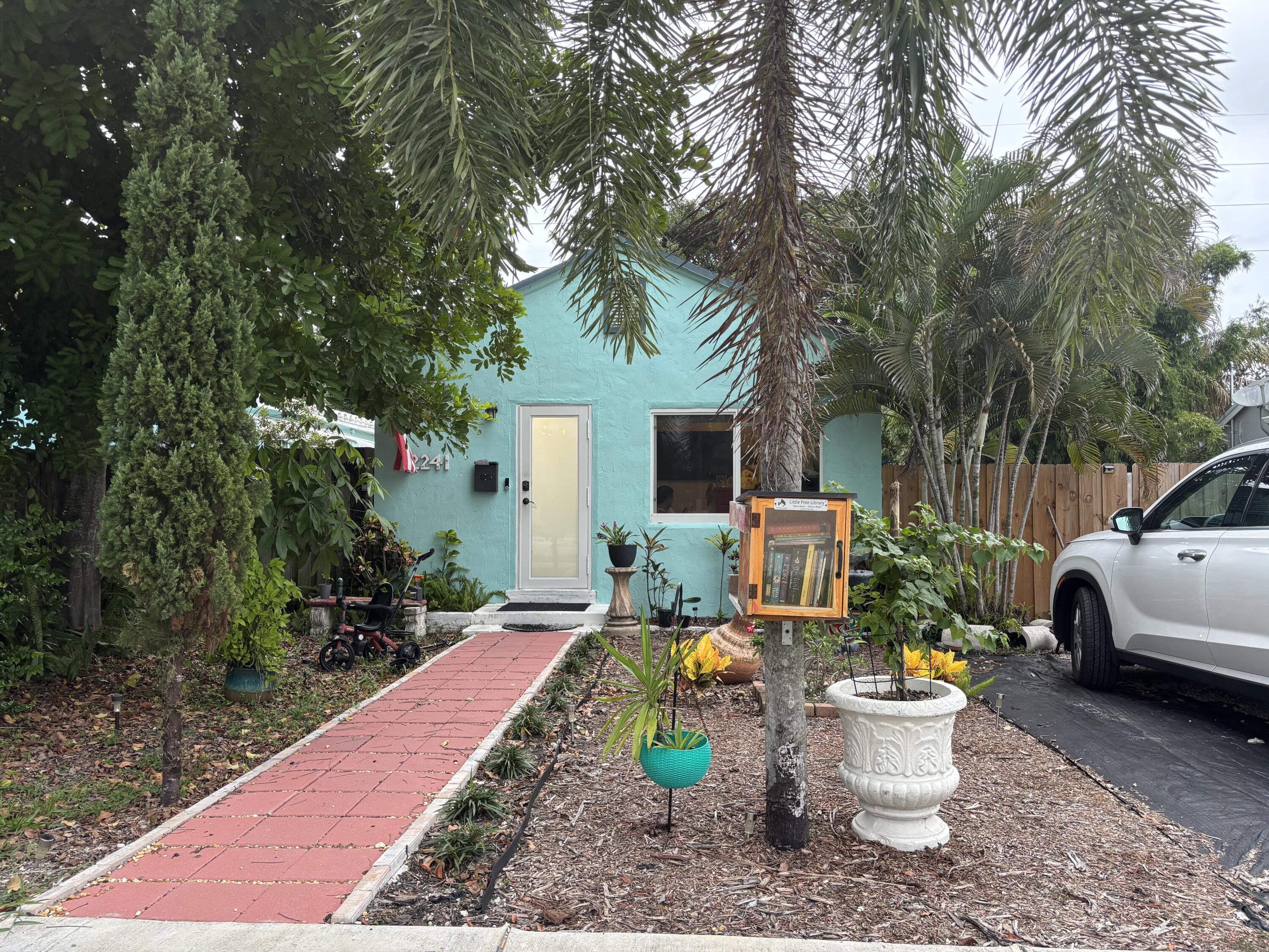 2241 ARTHUR Street, Hollywood FL 33020