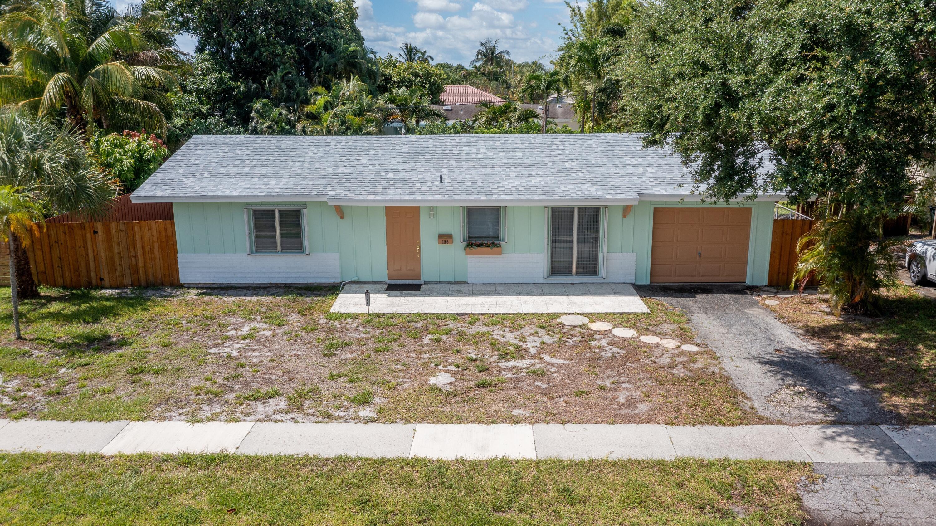 1166 SW 4th Street — Photo 2