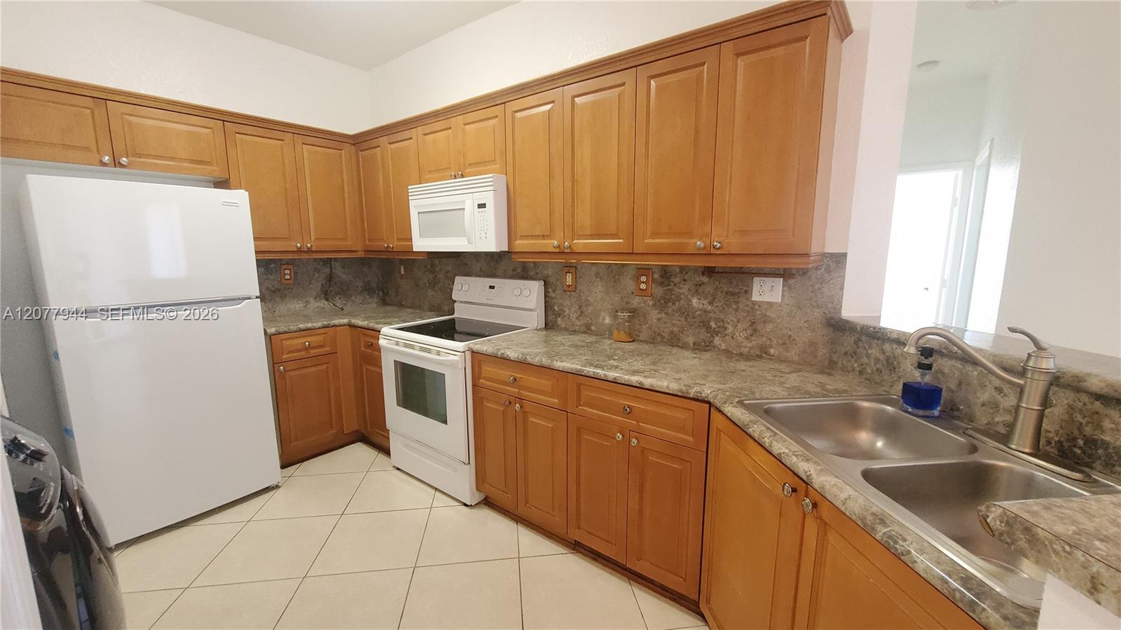 7070 NW 177th St # 10 — Photo 3